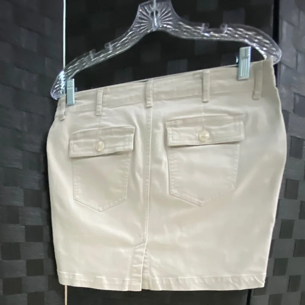 Liverpool, Los Angeles, light beige skirt. Size 6P - Picture 4 of 5